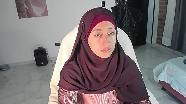 adila anich online show from January 2026 12:39:02 AM