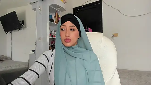 Snapshot of adila_anich chatting on October 2025 06:00:01 PM adila anich online show from October 2025 06:00:01 PM