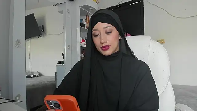 Snapshot of adila_anich chatting on October 2025 10:00:02 PM adila anich online show from October 2025 10:00:02 PM