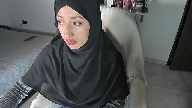 adila anich online show from February 2026 10:42:02 PM