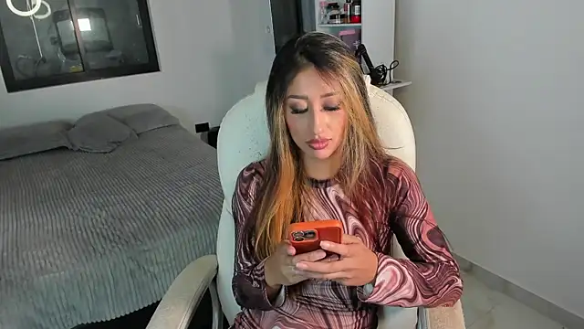 adila anich online show from October 2025 09:47:01 PM