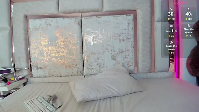 kimjonnes01 online show from November 2025 05:01:02 AM