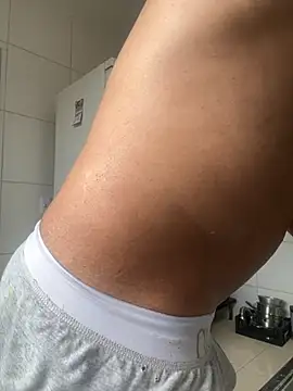 Snapshot of grosso-pau chatting on November 2025 05:17:01 PM grosso-pau online show from November 2025 05:17:01 PM