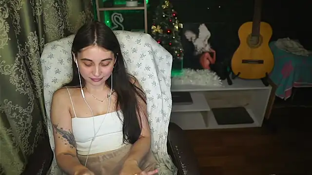 delicatedBailey online show from October 2025 02:39:01 PM