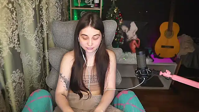 delicatedBailey online show from April 2026 02:14:01 PM