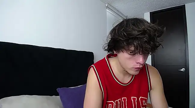 Snapshot of Santiago_kiler chatting on February 2025 06:31:01 PM Santiago kiler online show from February 2025 06:31:01 PM