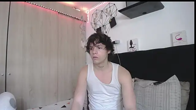 Santiago kiler online show from April 2026 01:02:01 PM