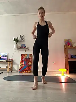 LeyaJohnson online show from April 2026 01:20:01 PM