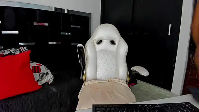 Snapshot of Dollperverthot chatting on November 2025 11:57:01 AM Dollperverthot online show from November 2025 11:57:01 AM