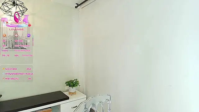 Sassy--Girl online show from November 2025 06:07:01 PM