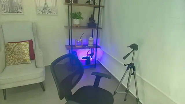 Sassy--Girl online show from April 2026 07:04:01 PM