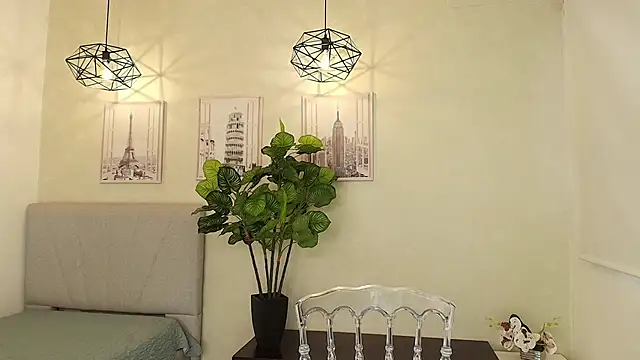 Sassy--Girl online show from October 2025 06:31:02 PM