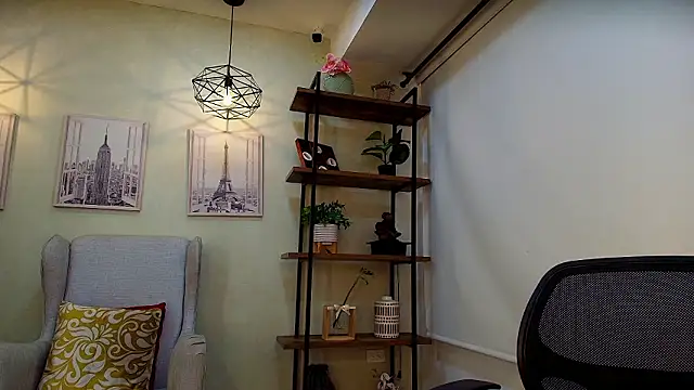 Snapshot of Sassy--Girl chatting on February 2026 06:30:01 PM Sassy--Girl online show from February 2026 06:30:01 PM