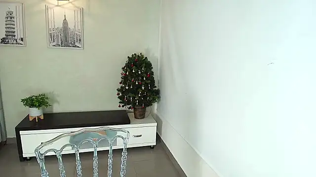 Sassy--Girl online show from November 2025 06:08:01 PM