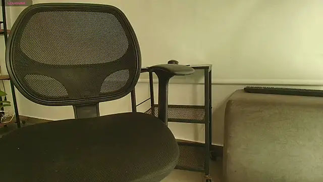 Sassy--Girl online show from April 2026 06:23:01 PM