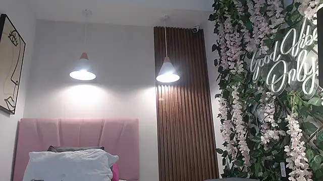 Sassy--Girl online show from September 2025 11:21:02 AM