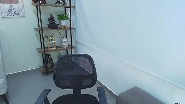 Sassy--Girl online show from April 2026 06:13:02 PM