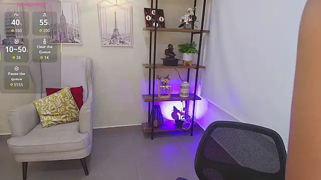 Sassy--Girl online show from April 2026 06:23:01 PM