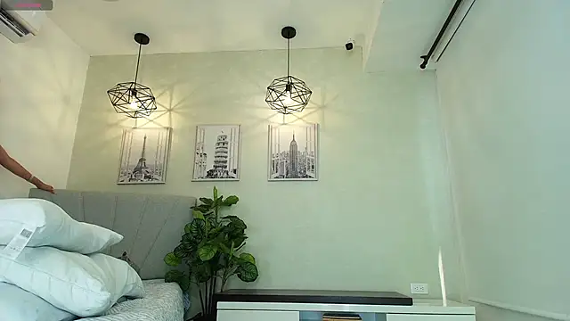 Sassy--Girl online show from November 2025 06:12:02 PM