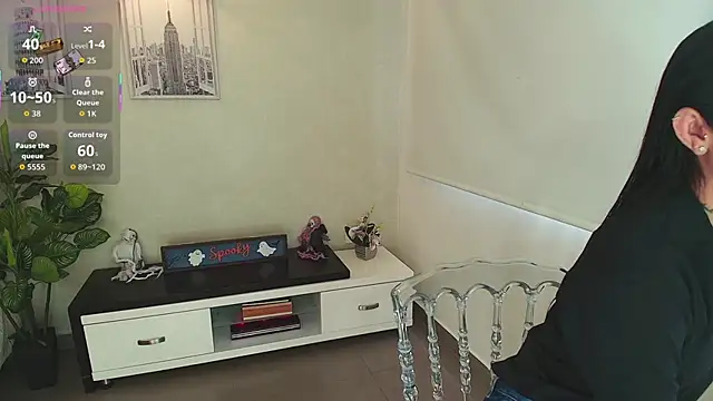 Sassy--Girl online show from October 2025 06:05:01 PM