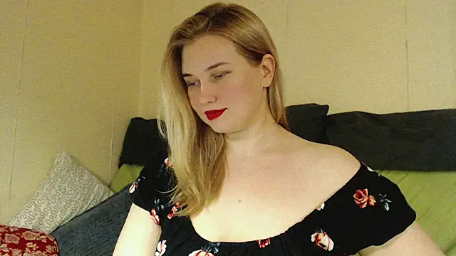 Snapshot of mmmPinUpGirl chatting on October 2025 06:42:02 PM mmmPinUpGirl online show from October 2025 06:42:02 PM