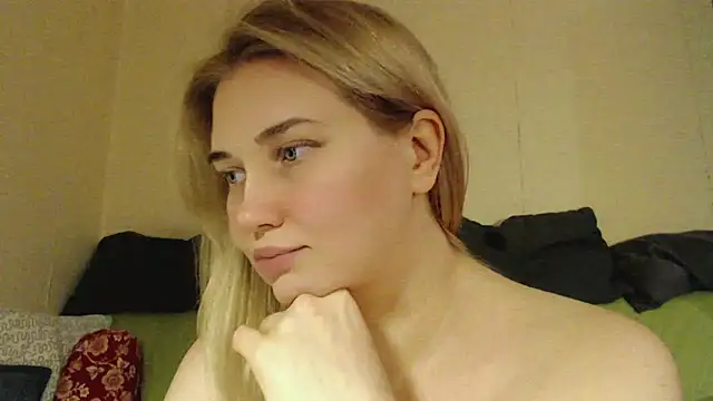 Snapshot of mmmPinUpGirl chatting on October 2025 05:03:02 PM mmmPinUpGirl online show from October 2025 05:03:02 PM