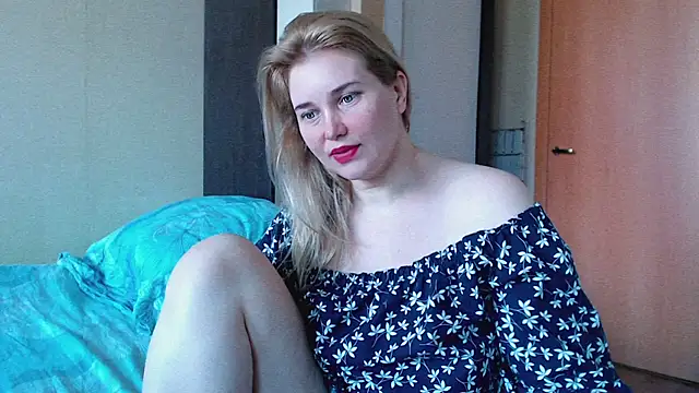 Snapshot of mmmPinUpGirl chatting on June 2026 08:14:01 AM mmmPinUpGirl online show from June 2026 08:14:01 AM
