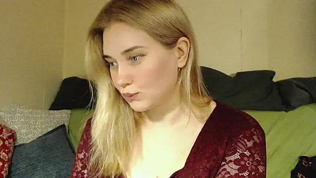Snapshot of mmmPinUpGirl chatting on October 2025 05:28:01 PM mmmPinUpGirl online show from October 2025 05:28:01 PM