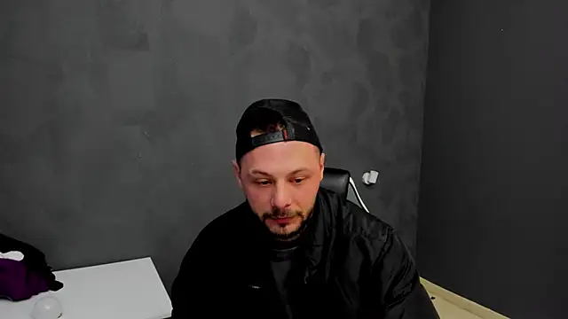 Snapshot of BrianHunts chatting on March 2025 06:43:01 AM BrianHunts online show from March 2025 06:43:01 AM