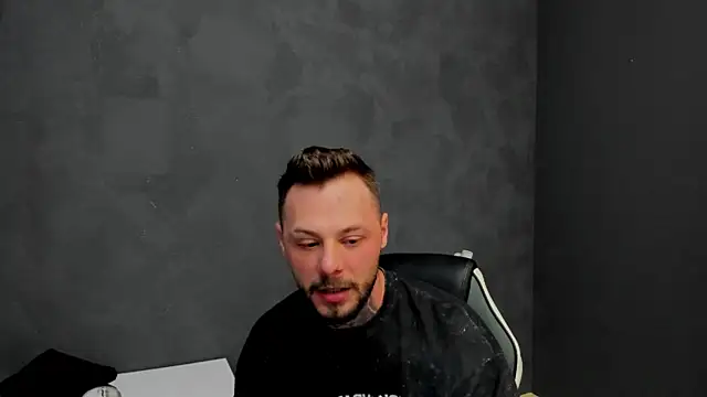 Snapshot of BrianHunts chatting on February 2025 05:49:02 AM BrianHunts online show from February 2025 05:49:02 AM
