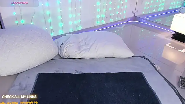 Snapshot of ohyesly_ chatting on September 2025 11:05:01 AM ohyesly online show from September 2025 11:05:01 AM