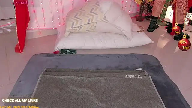 ohyesly  online show from December 2025 10:04:01 AM