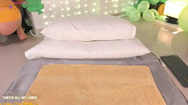 ohyesly  online show from March 2026 10:21:02 AM