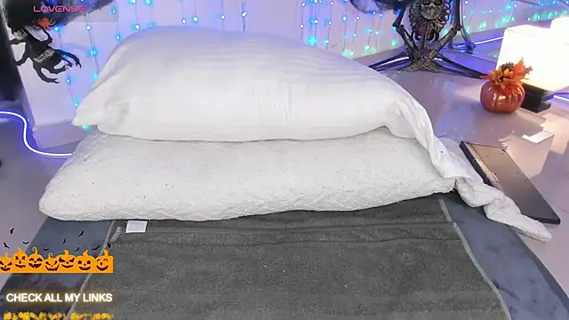 Snapshot of ohyesly_ chatting on October 2025 10:47:02 AM ohyesly online show from October 2025 10:47:02 AM