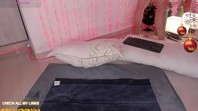 Snapshot of ohyesly_ chatting on December 2025 10:06:01 AM ohyesly online show from December 2025 10:06:01 AM