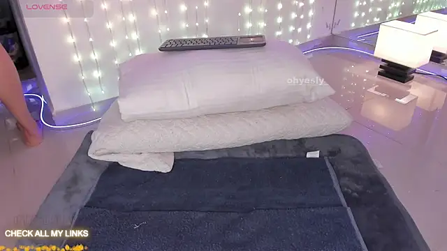 Snapshot of ohyesly_ chatting on November 2025 10:05:01 AM ohyesly online show from November 2025 10:05:01 AM