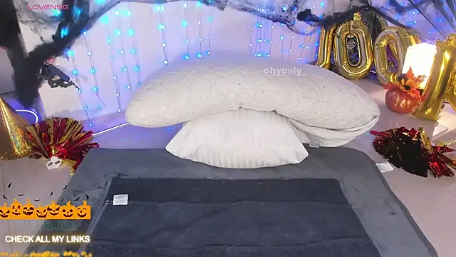 Snapshot of ohyesly_ chatting on October 2025 10:56:01 AM ohyesly online show from October 2025 10:56:01 AM