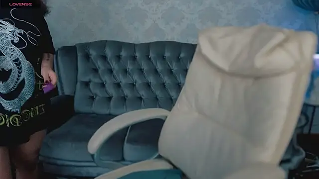 Daphne Moss online show from December 2025 02:22:02 PM