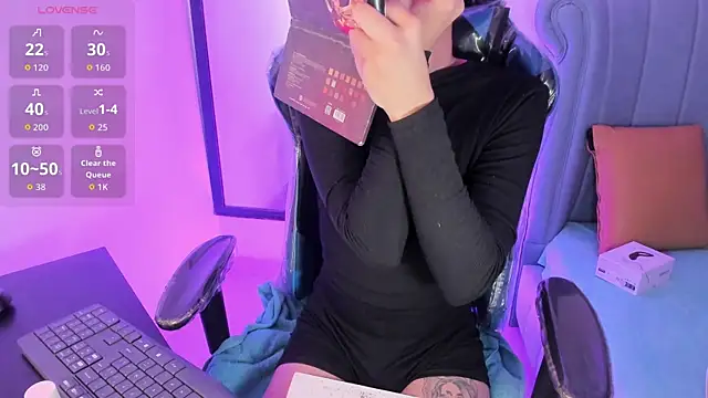 Chris boy  online show from April 2026 07:42:01 AM