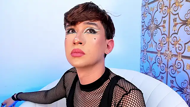 Chris boy  online show from November 2025 05:22:02 AM