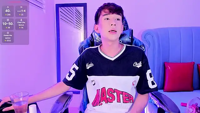 Chris boy  online show from April 2026 07:36:01 AM