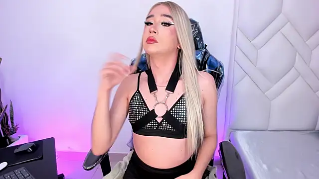 Chris boy  online show from December 2025 08:06:02 AM