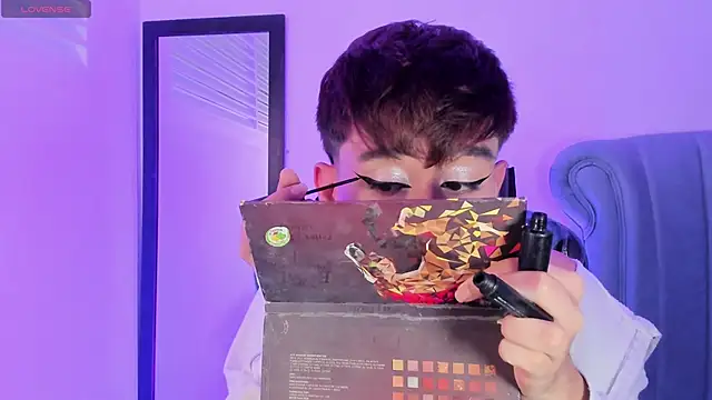 Chris boy  online show from April 2026 07:59:02 AM