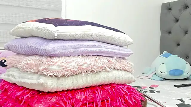 Elizabeth 18  online show from April 2026 03:41:01 AM