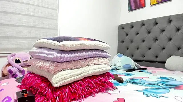 Elizabeth 18  online show from February 2026 03:07:02 AM