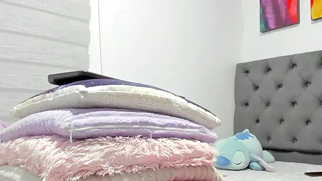 Elizabeth 18  online show from March 2026 03:21:01 AM