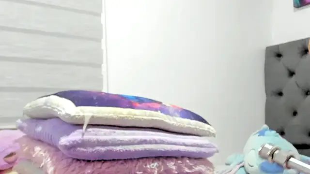 Elizabeth 18  online show from March 2026 03:19:01 AM