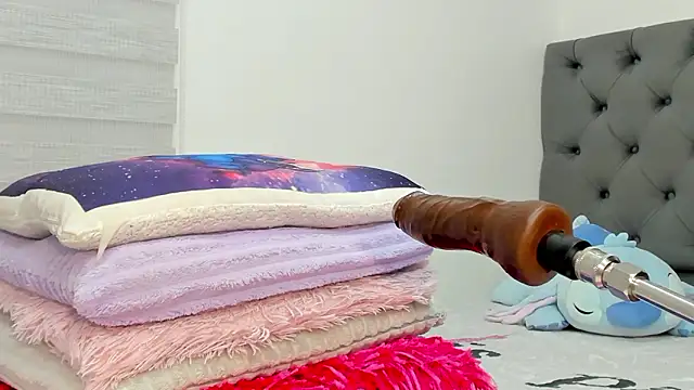 Elizabeth 18  online show from March 2026 03:22:01 AM