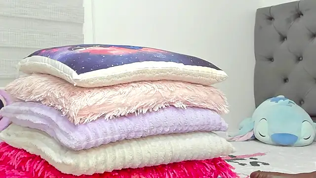 Elizabeth 18  online show from April 2026 03:30:01 AM