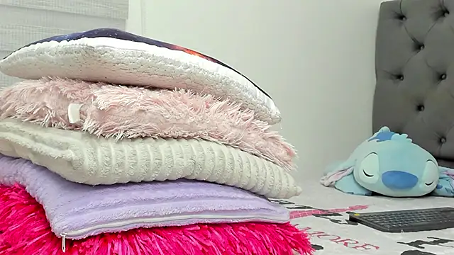 Elizabeth 18  online show from February 2026 03:38:02 AM